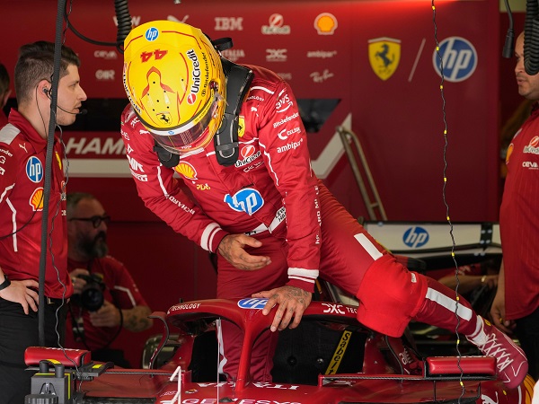 Fred Vasseur angkat bicara tentang kesulitan yang dialami Lewis Hamilton.