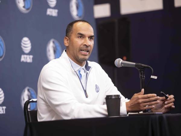 Nico Harrison hadir dalam konferensi pers akhir musim pada Senin (21/4). (Foto: AP)