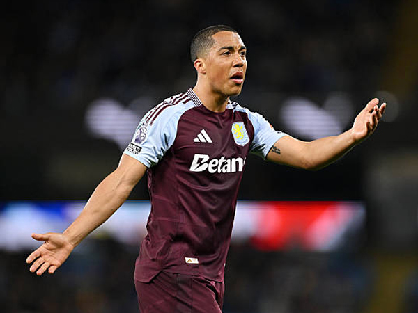 Aston Villa Kalah Dramatis di Kandang Man City, Youri Tielemans Kecewa