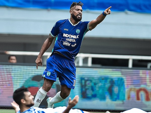 Penyerang Persita Tangerang, Marios Ogkmpoe