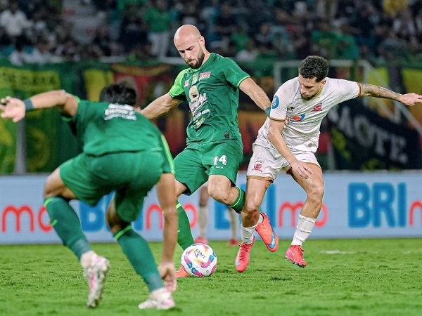 Gelandang Persebaya Surabaya, Mohammed Rashid di laga kontra Madura United