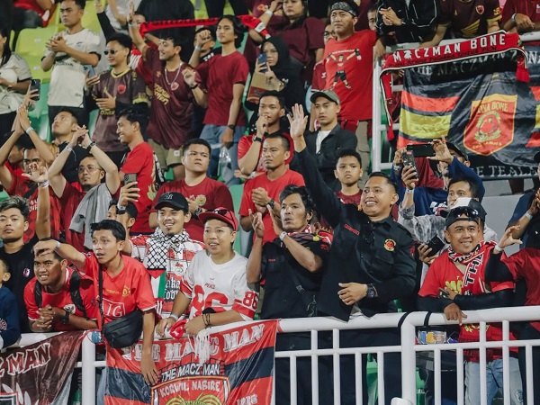 Suporter PSM Makassar saat mendukung timnya