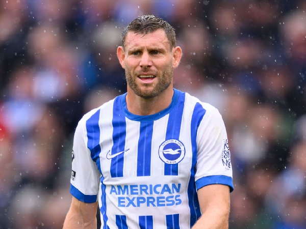 Pemain veteran Brighton, James Milner