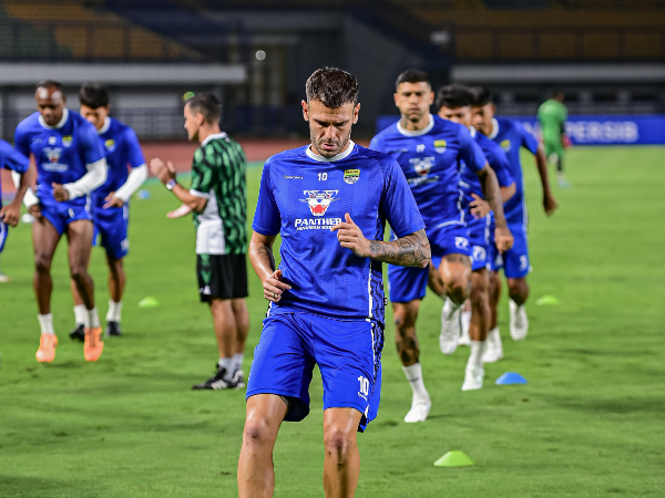 Gelandang Persib, Tyronne del Pino