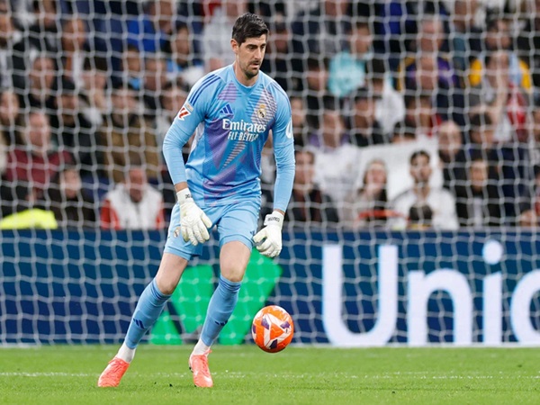 Real Madrid Percayakan Gawang ke Courtois saat Lawan Barcelona