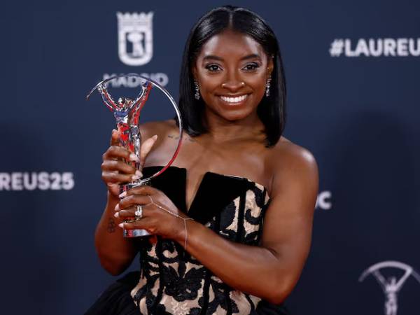Pada Penghargaan Olahraga Dunia Laureus 2025 di Madrid, Simone Biles dinobatkan sebagai Olahragawan Wanita Terbaik Tahun Ini.
