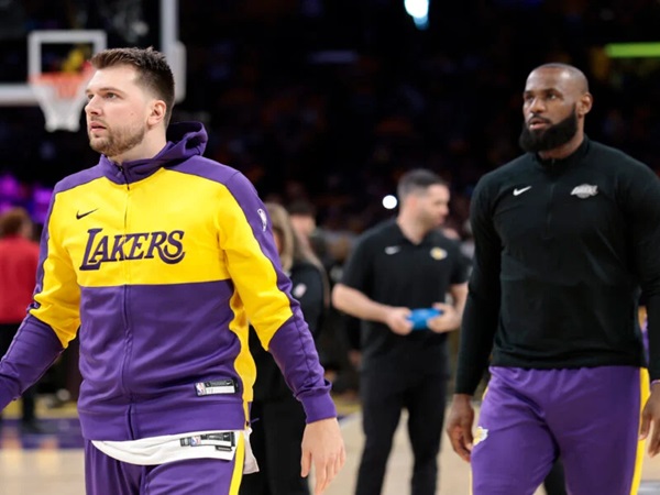 Dwyane Wade Berikan Saran untuk James dan Doncic