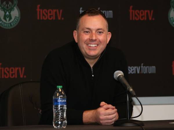 Jon Horst menjadi tokoh sentral dalam kesuksesan Milwaukee Bucks sejak dipromosikan menjadi GM pada 2017. (Foto: AP)