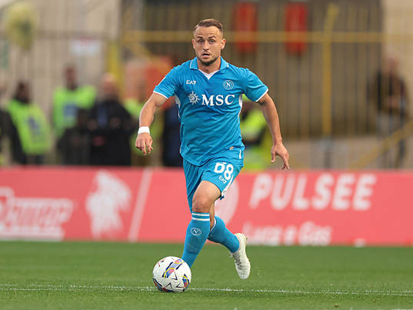 Perebutan Scudetto Memanas, Lobotka Percaya Napoli Bisa Juara