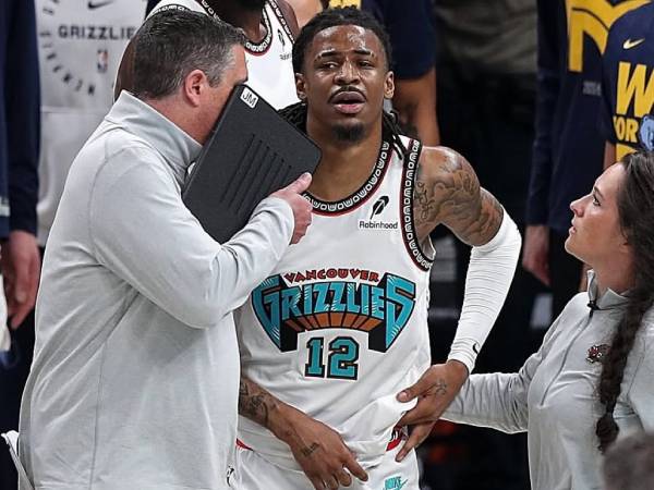 Ja Morant (tengah) diganggu berbagai cedera sepanjang musim dengan terakhir cedera panggul di playoff versus Thunder. (Foto: AP)
