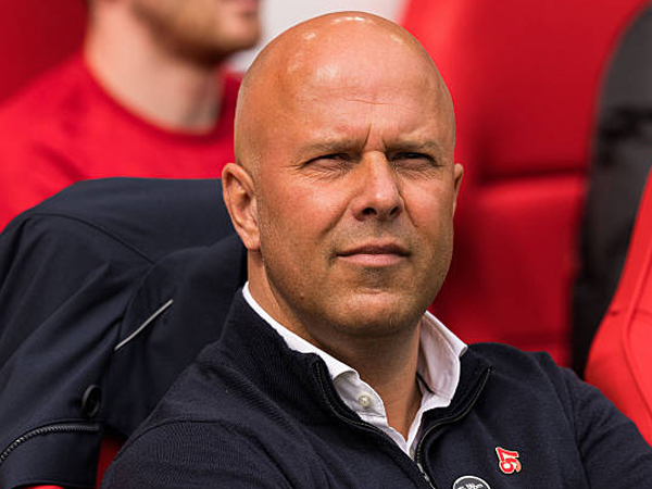 Arne Slot Yakin Liverpool dan Tottenham Tidak Akan Ubah Pendekatan