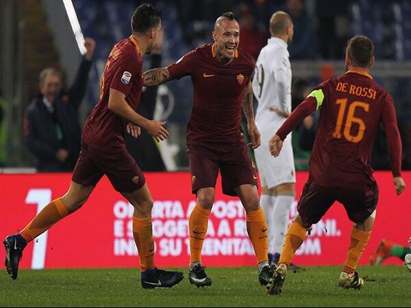 Radja Nainggolan menyarankan AS Roma untuk kembali menunjuk Daniele De Rossi sebagai manajer tim mulai musim 2025/26 / via Getty Images