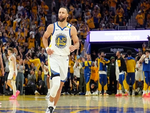 Stephen Curry Antarkan Warriors Kalahkan Rockets di Game 3