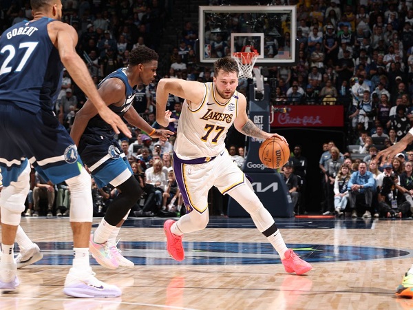 Los Angeles Lakers telan kekalahan pahit dari Minnesota Timberwolves di Game 4.