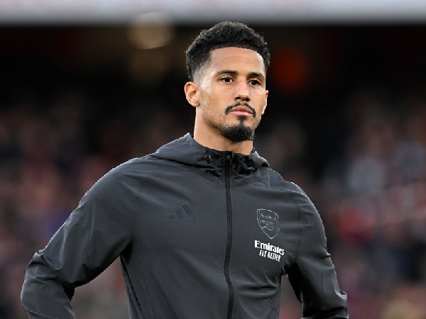 Bek Arsenal, William Saliba