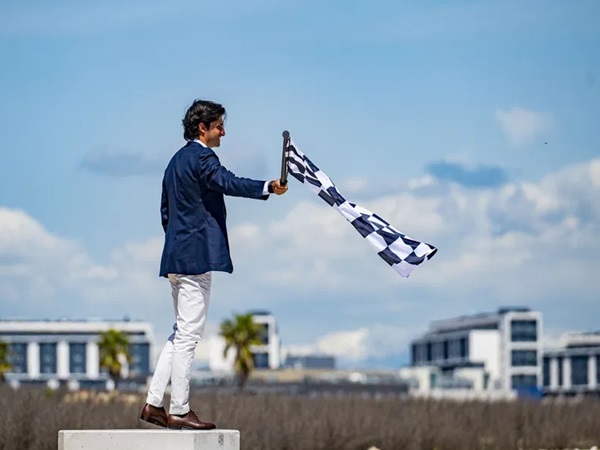 Zak Brown Buka Peluang Carlos Sainz Kembali ke McLaren