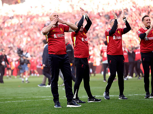 Liverpool Juara Premier League, Arne Slot Soroti Sambutan Meriah Anfield