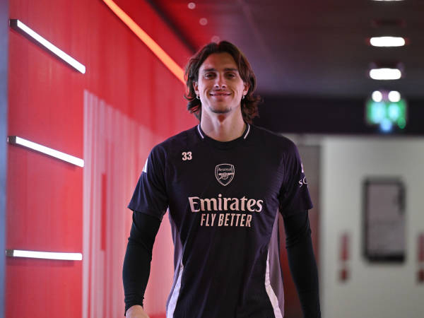 Masih Cedera, Riccardo Calafiori Absen Bela Arsenal Lawan PSG