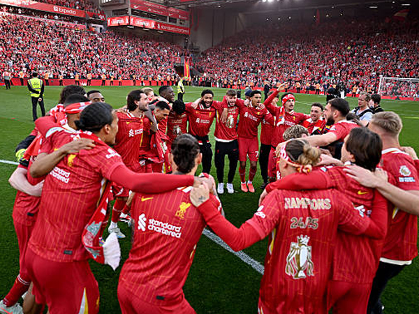 Pesta Besar Usai Kalahkan Tottenham, Liverpool Rayakan Gelar di Anfield