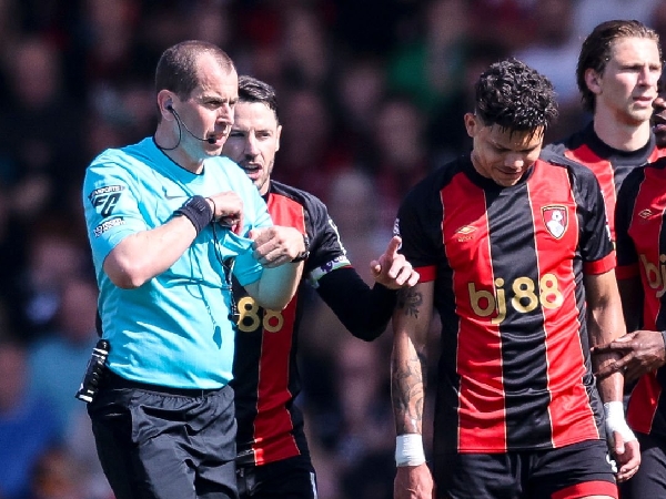 Striker Bournemouth, Evanilson, sempat diganjar kartu merah saat melawan Manchester United