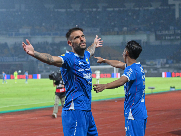 Gelandang Persib, Tyronne del Pino