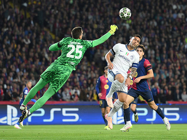 Canda Bastoni dan Szczesny Warnai Laga Barcelona vs Inter Milan