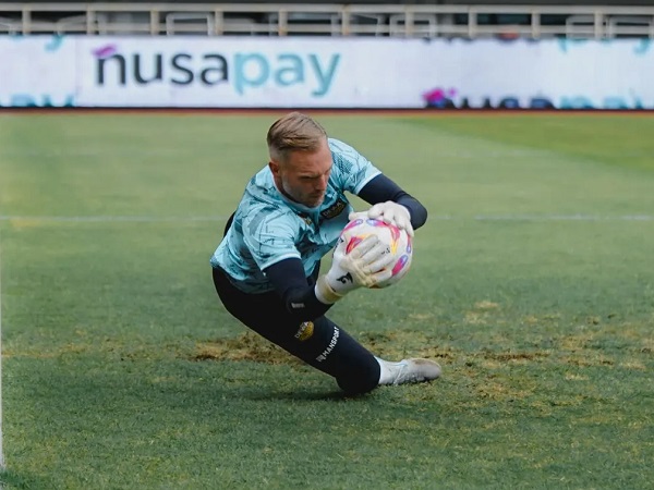 Kiper Dewa United FC, Sonny Stevens