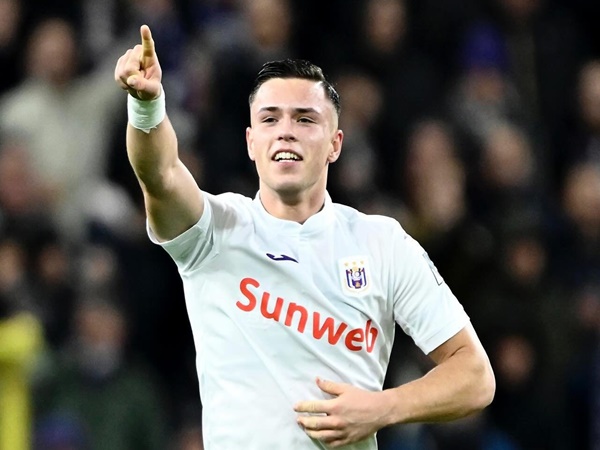Defender incaran Lazio