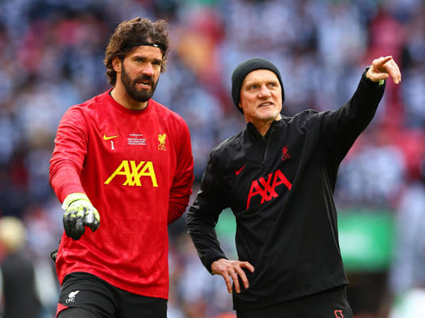 Tolak Tawaran Tinggi, Alisson Becker Masih Ingin Bermain di Liverpool