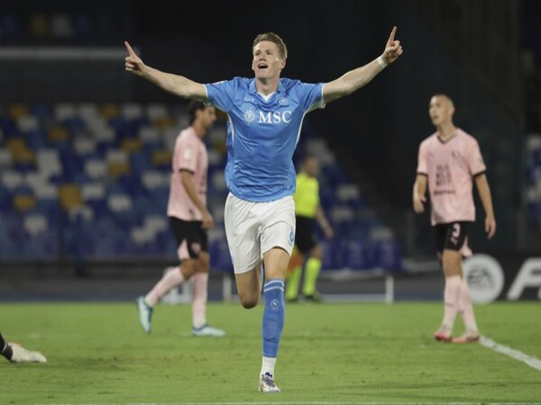 Antonio Conte menyebut peran kunci diberikan olehnya pada Scott McTominay di Napoli, sehingga sang gelandang bisa tampil impresif pada musim debutnya di Serie A / via Getty Images