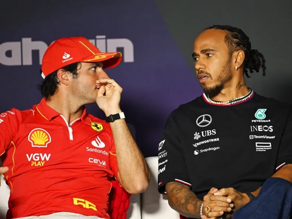 Carlos Sainz Tidak Terkejut Hamilton Kesulitan di Ferrari