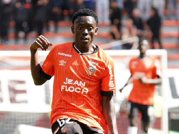 Chelsea membidik gelandang muda Lorient, Arthur Avom