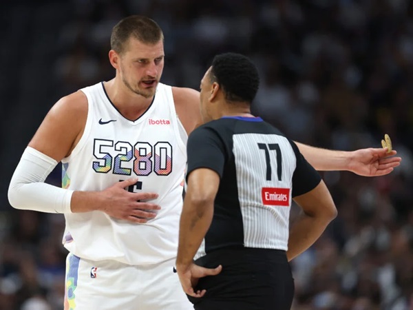 David Adelman Kecam Wasit Usai Jokic Jarang Dapat Tembakan Bebas