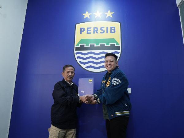 Djadjang Nurdjaman resmi menjadi Direktur Teknik Persib
