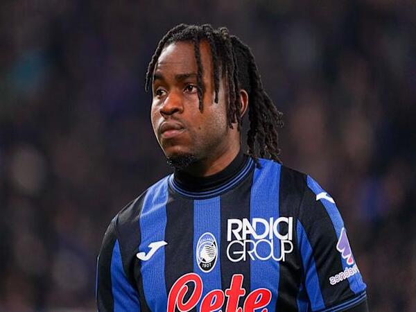 Winger milik Atalanta yakni Ademola Lookman, diminati oleh banyak raksasa Premier League jelang dibukanya bursa transfer musim panas 2025 / via Getty Images