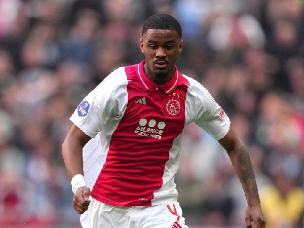 Chelsea mengincar bek muda Ajax, Jorrel Hato