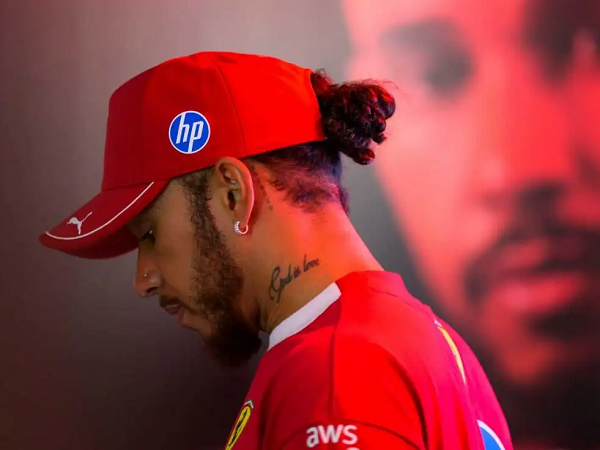 Sebastian Vettel maklumi kesulitan adaptasi Lewis Hamilton.