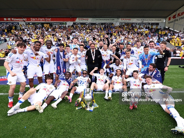 Leeds United dan Burnley sama-sama menutup musim Championship dengan 100 poin