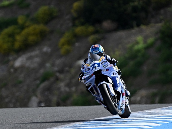 Gigi Dall'Igna turut ucapi selamat kepada Alex Marquez yang pecah telur.