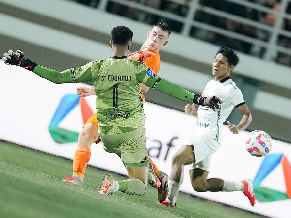 Kiper Persija Jakarta, Carlos Eduardo di laga kontra Borneo FC