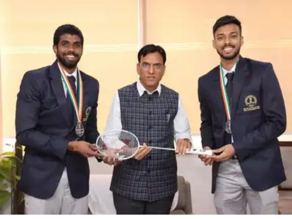 Chirag dan Satwiksairaj Terima Penghargaan Dari Menteri Olahraga India