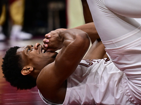 De'Andre Hunter dan Evan Mobley diragukan bisa bermain di Game 2 lawan Indiana Pacers.