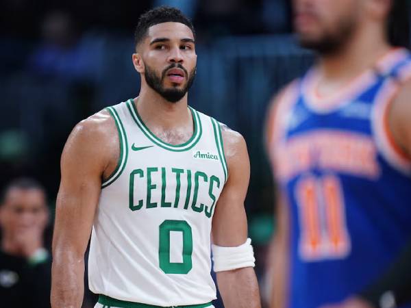 Bintang Boston Celtics Jayson Tatum melesakkan 4 dari 15 tembakan tiga angka di game 1 versus Knicks. (Foto: AP)
