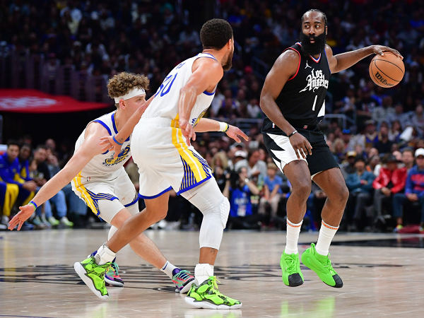 James Harden selalu kewalahan saat berduel lawan Stephen Curry.