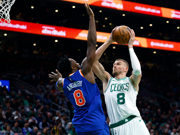 Kristaps Porzingis belum tentu bisa bermain di Game 2.