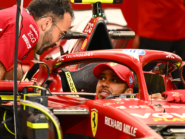 Lewis Hamilton akui proses adaptasinya tidak mudah.