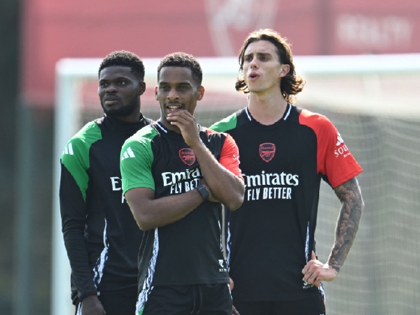 Mikel Arteta membawa kabar baik soal kondisi Jurrien Timber dan Riccardo Calafiori