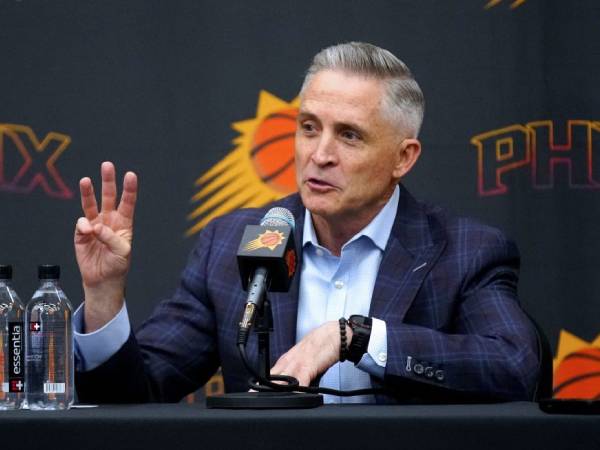 Brian Gregory tidak akan pernah menyangkal bahwa hubungan dirinya dengan Mat Ishbia adalah alasannya berada di posisi itu. (Foto: AP)