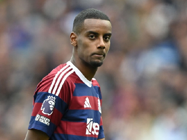 Arsenal dan Chelsea dapat dorongan untuk menggaet Alexander Isak