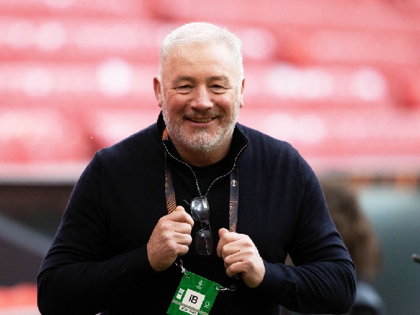 Ally McCoist menyampaikan dukungannya pada Arsenal